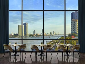 2 restaurants, breakfast, lunch, dinner served; Fusion cuisine - Novotel Danang Premier Han River (Da Nang)