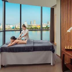 Salas de tratamiento para parejas, un sauna, baño turco