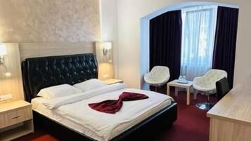 Queen Room | 1 habitación, escritorio y espacio para trabajar con laptop