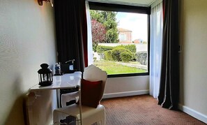1 bedroom, premium bedding, desk, blackout curtains - Hotel Albert 1er (Rueil-Malmaison)