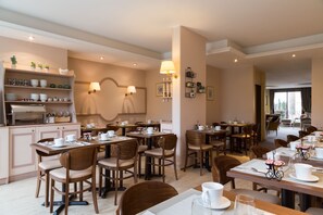 Colazione a buffet a pagamento, servita tutte le mattine 