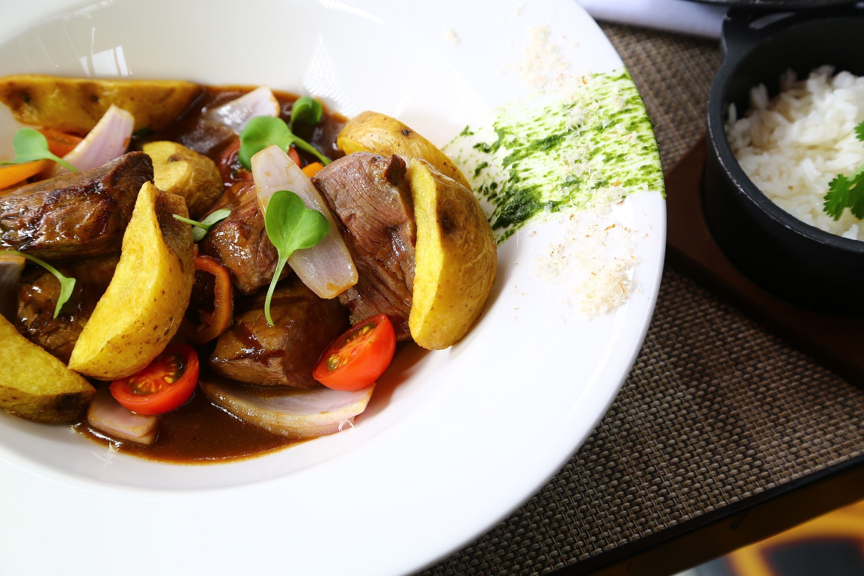 A plate of food with meat, potatoes, and vegetables.