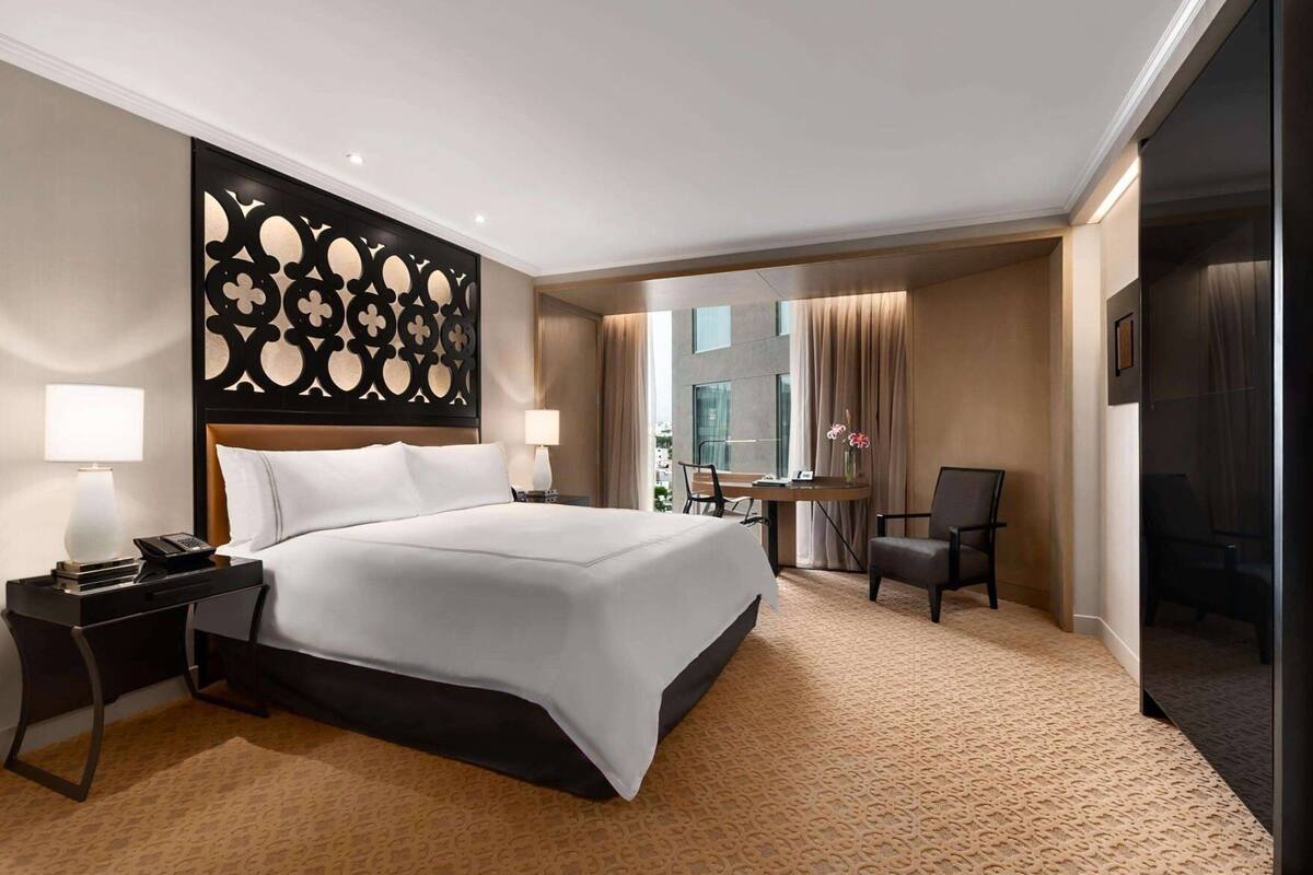 Premium bedding, in-room safe, desk, laptop workspace