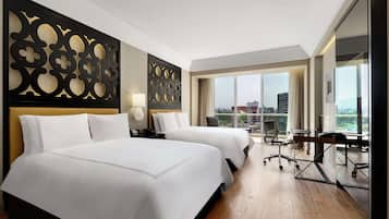 Premium bedding, in-room safe, desk, laptop workspace