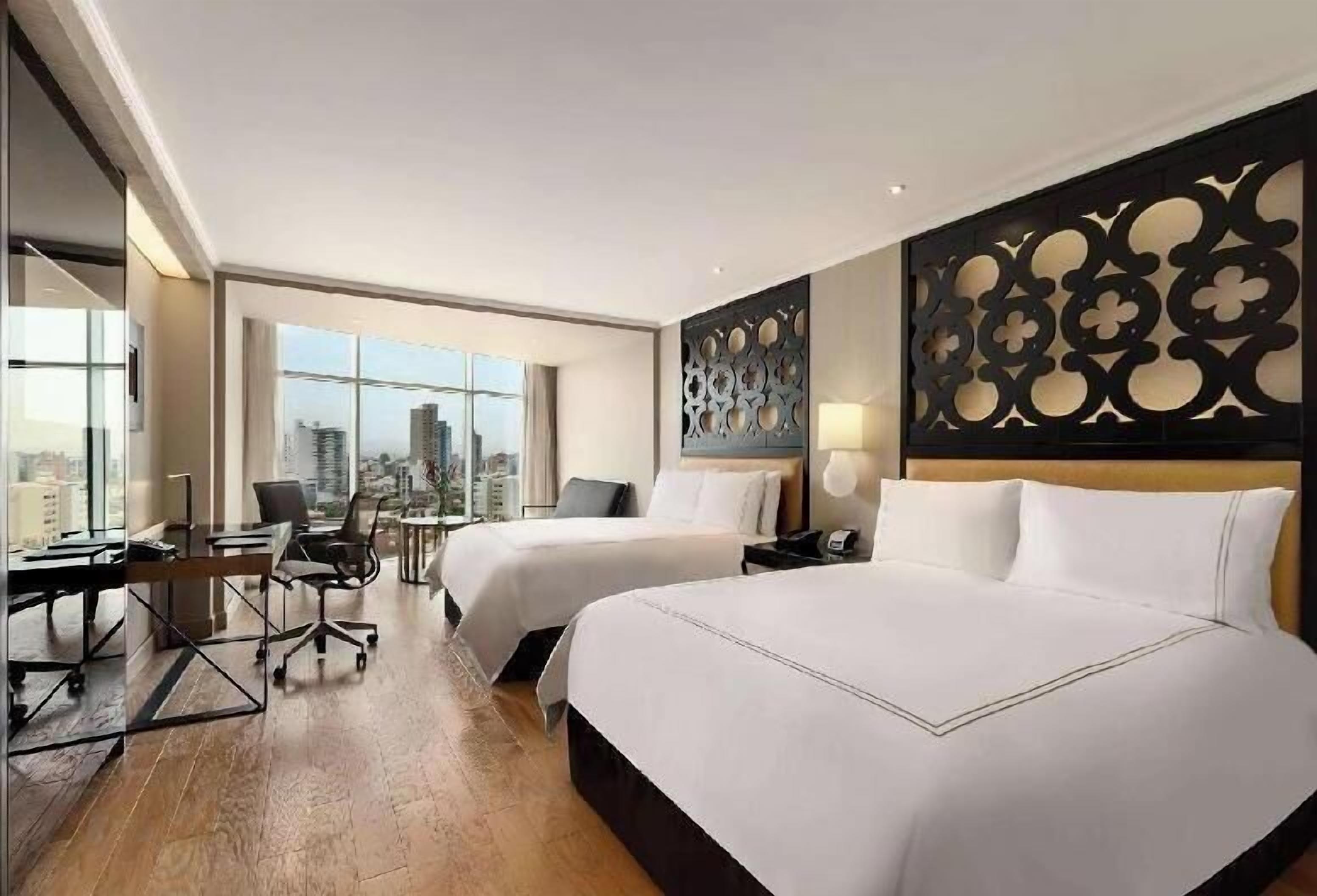 Premium bedding, in-room safe, desk, laptop workspace