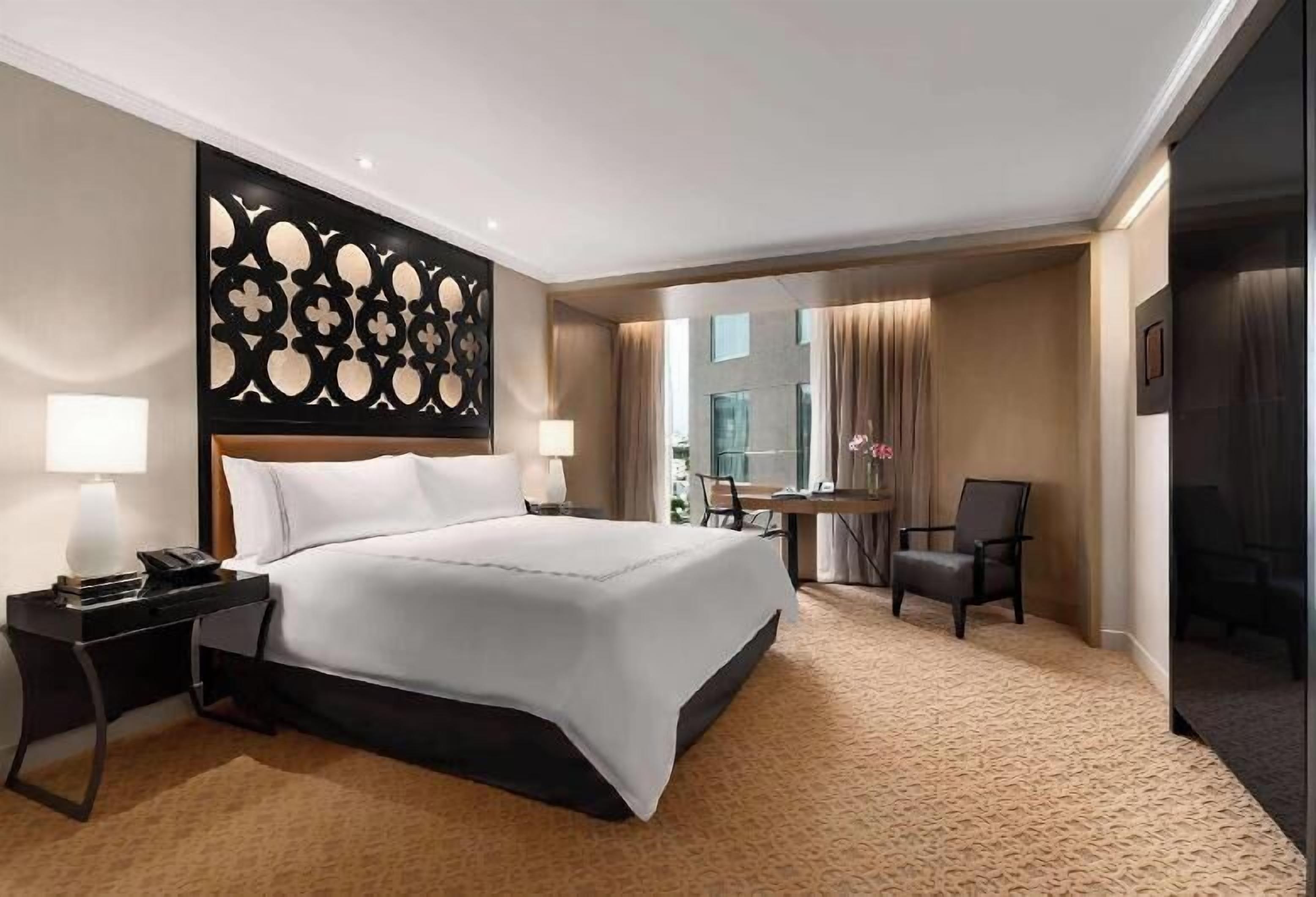Premium bedding, in-room safe, desk, laptop workspace