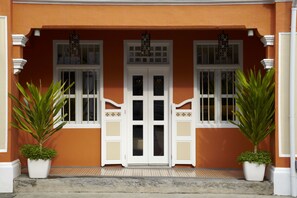 Pintu masuk hartanah