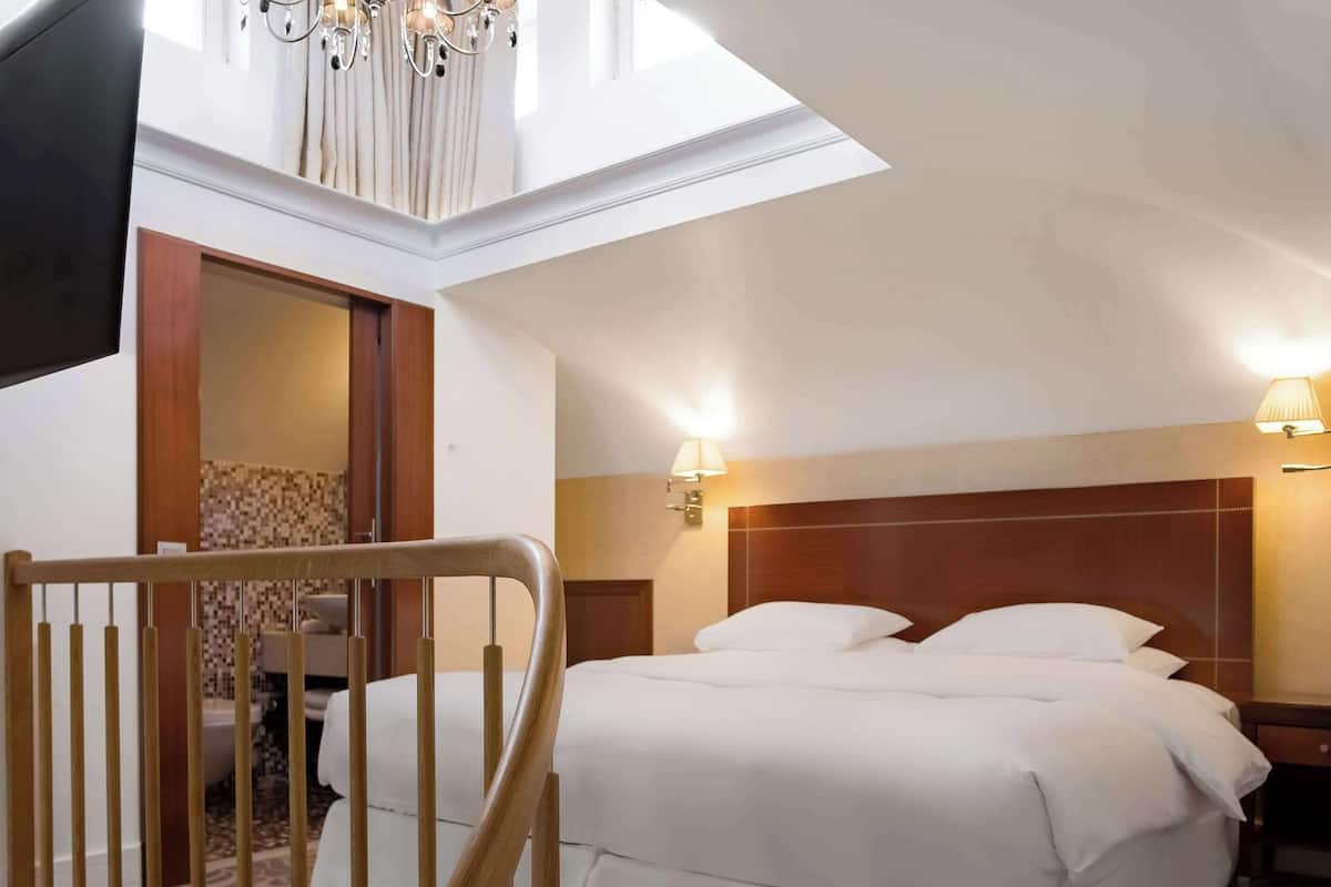 junior suite, 1 king bed (king cupola) | 1 bedroom, frette italian sheets, premium bedding, down duvets