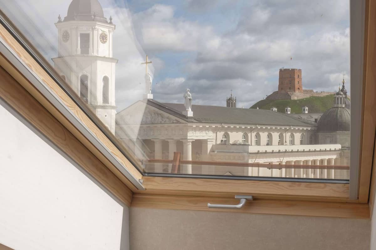 1 bedroom, frette italian sheets, premium bedding, down duvets