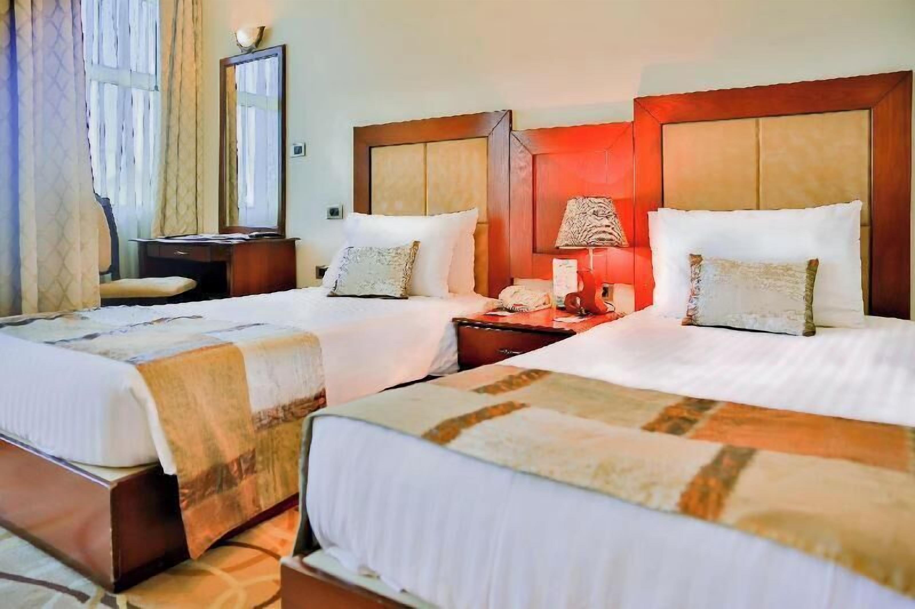 Egyptiska bomullslakan, duntäcken, bäddmadrasser och minibar