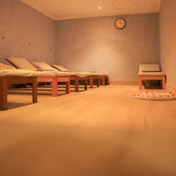 Sauna, tab panas, bilik wap, rawatan badan, urutan tisu mendalam