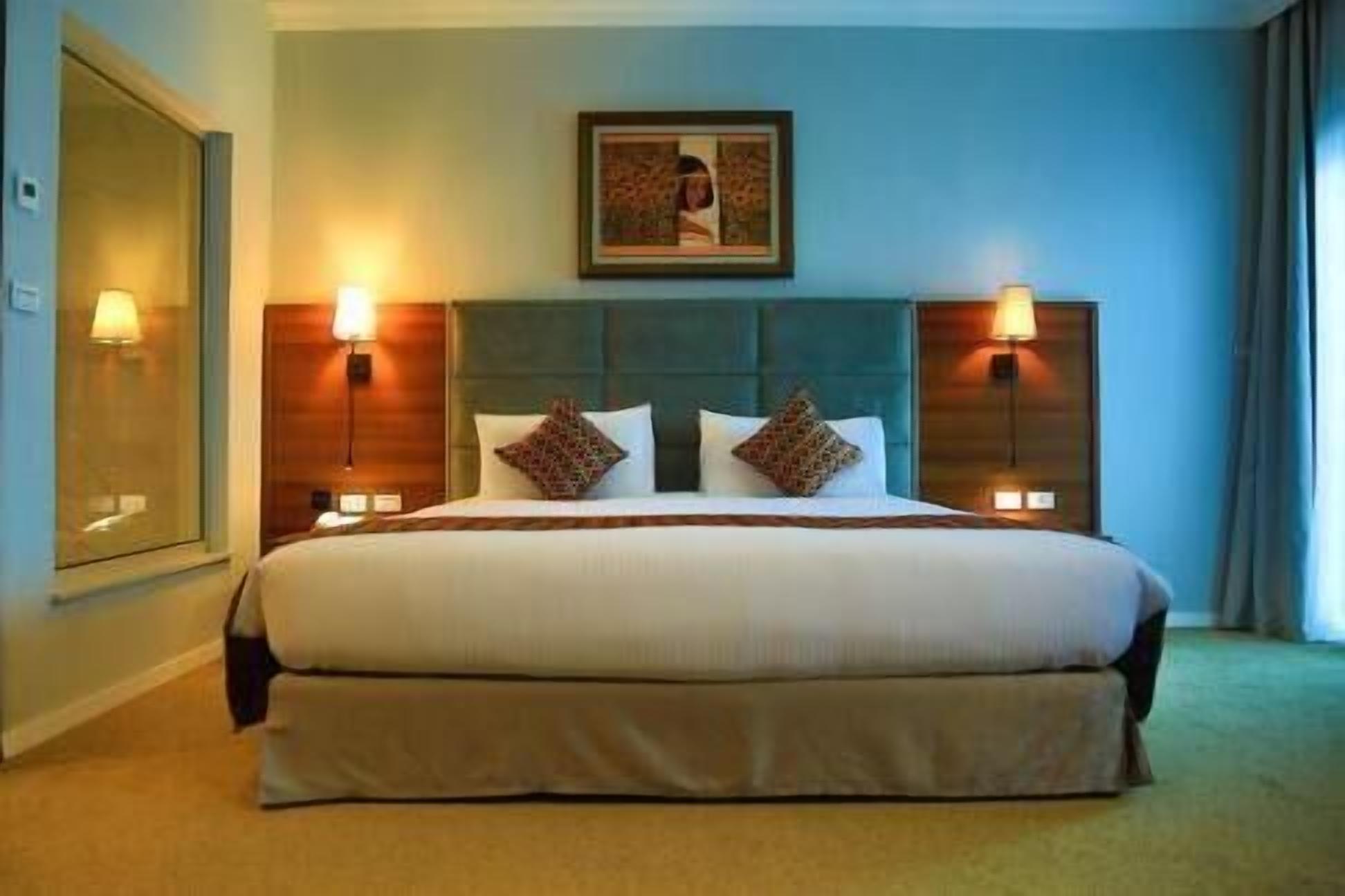 Egyptiska bomullslakan, duntäcken, bäddmadrasser och minibar