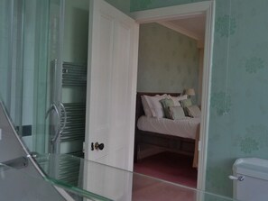 Superior Double Room, Ensuite | Bathroom - Lake View (Keswick)