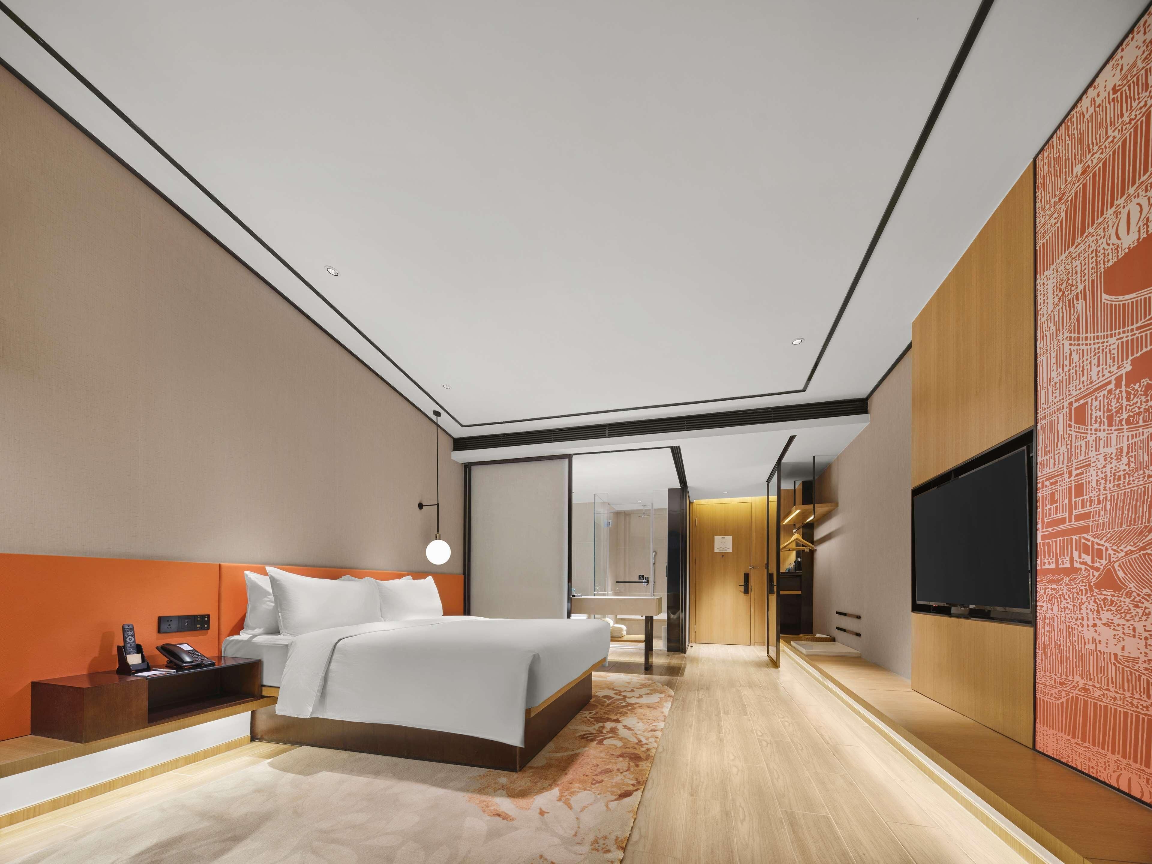 Minibar, in-room safe, laptop workspace, blackout curtains