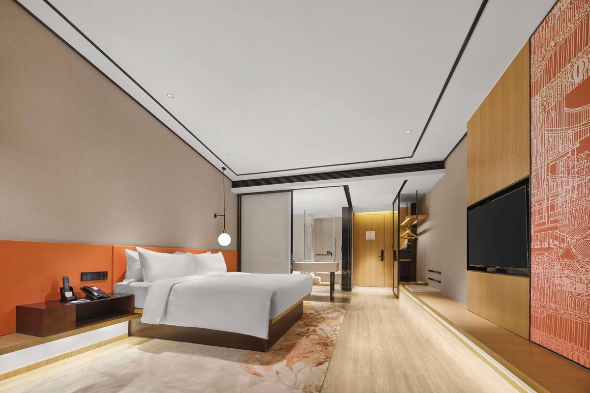 Minibar, in-room safe, laptop workspace, blackout drapes