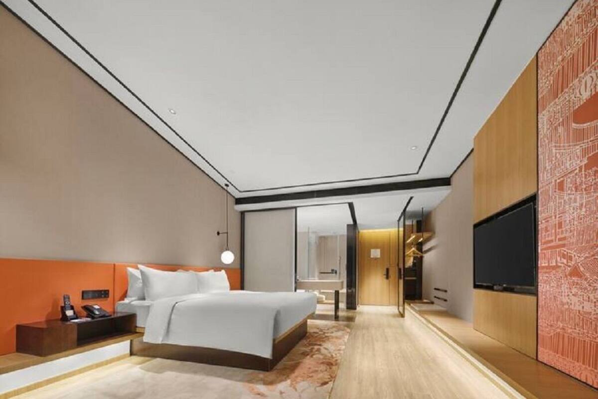 Minibar, in-room safe, laptop workspace, blackout drapes
