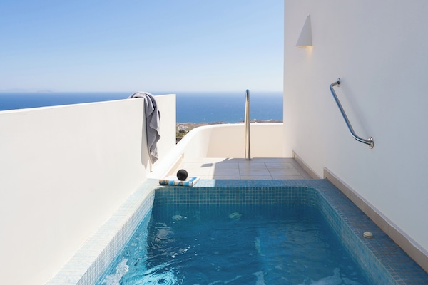 Honeymoon Suite, Outdoor Jetted Tub | Jetted tub