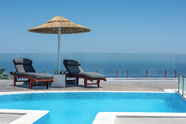 Suite Junior, piscine privée, vue piscine | Terrasse/Patio