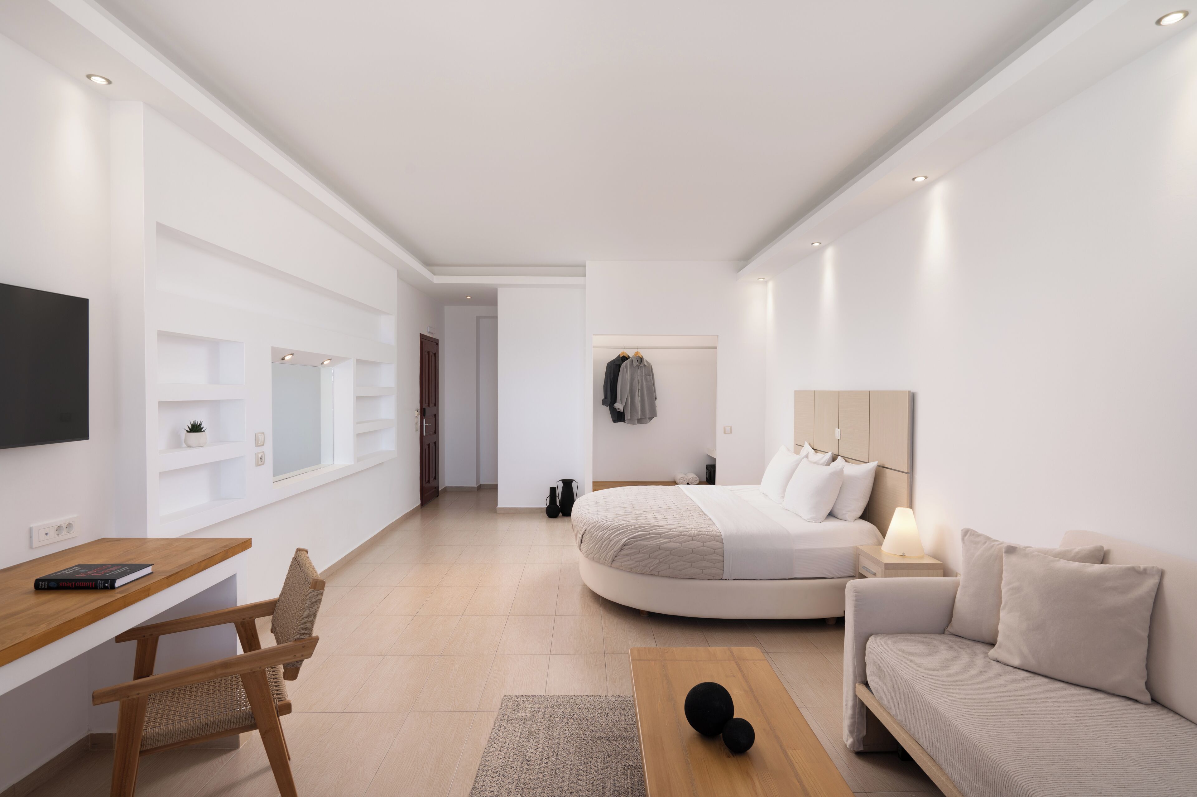 honeymoon suite, outdoor jetted tub | 1 bedroom, in-room safe, individually decorated, individually furnished