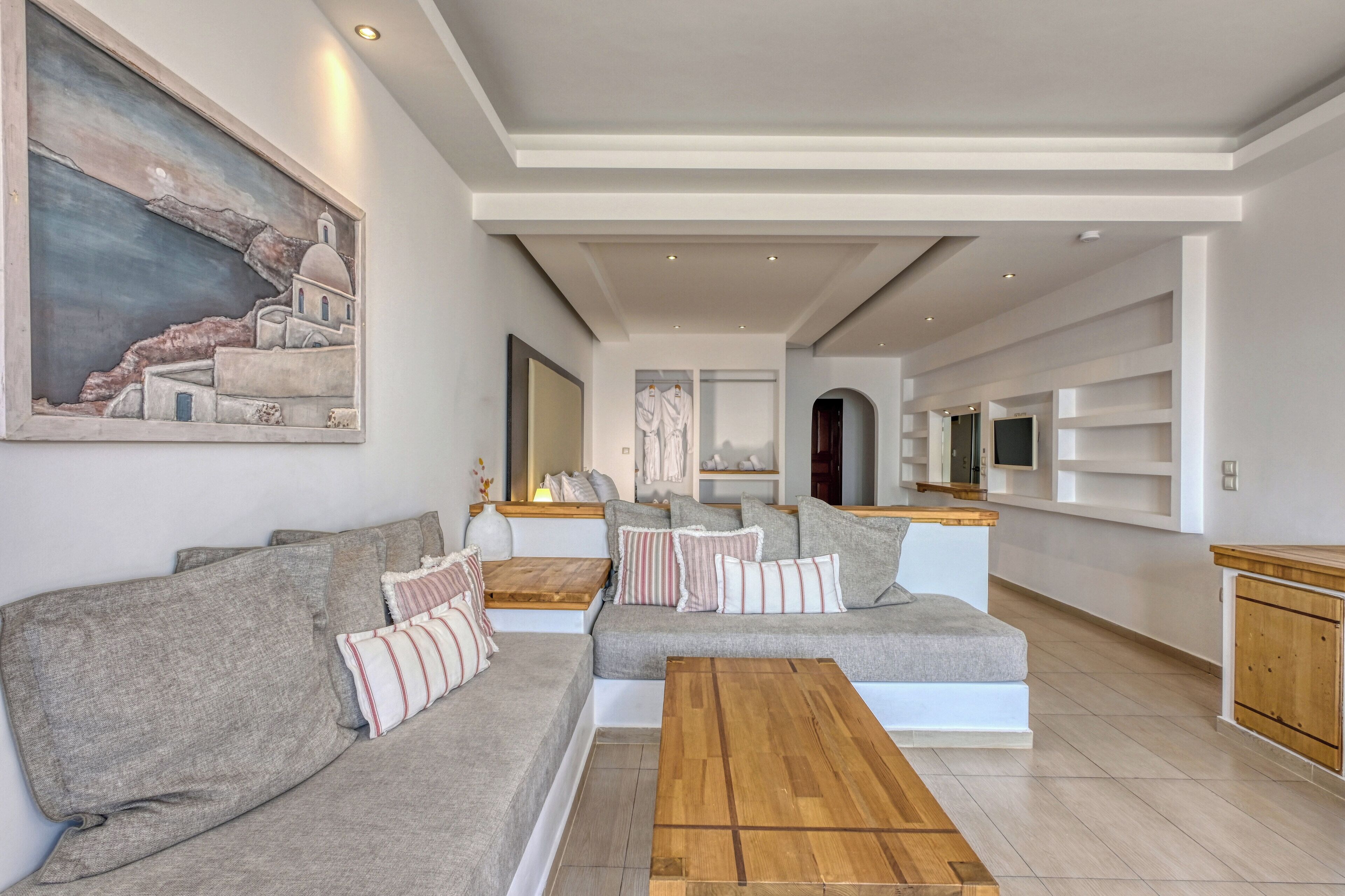 Superior Premium Suite - (Sea View) | Living area | 32-inch LCD TV with satellite channels, TV, offices