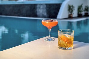 Breakfast and lunch served, international cuisine - Splendour Hotel and Suites (Santorini)