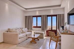 Honeymoon Suite, Outdoor Jetted Tub | Coffres-forts dans les chambres, décoration personnalisée