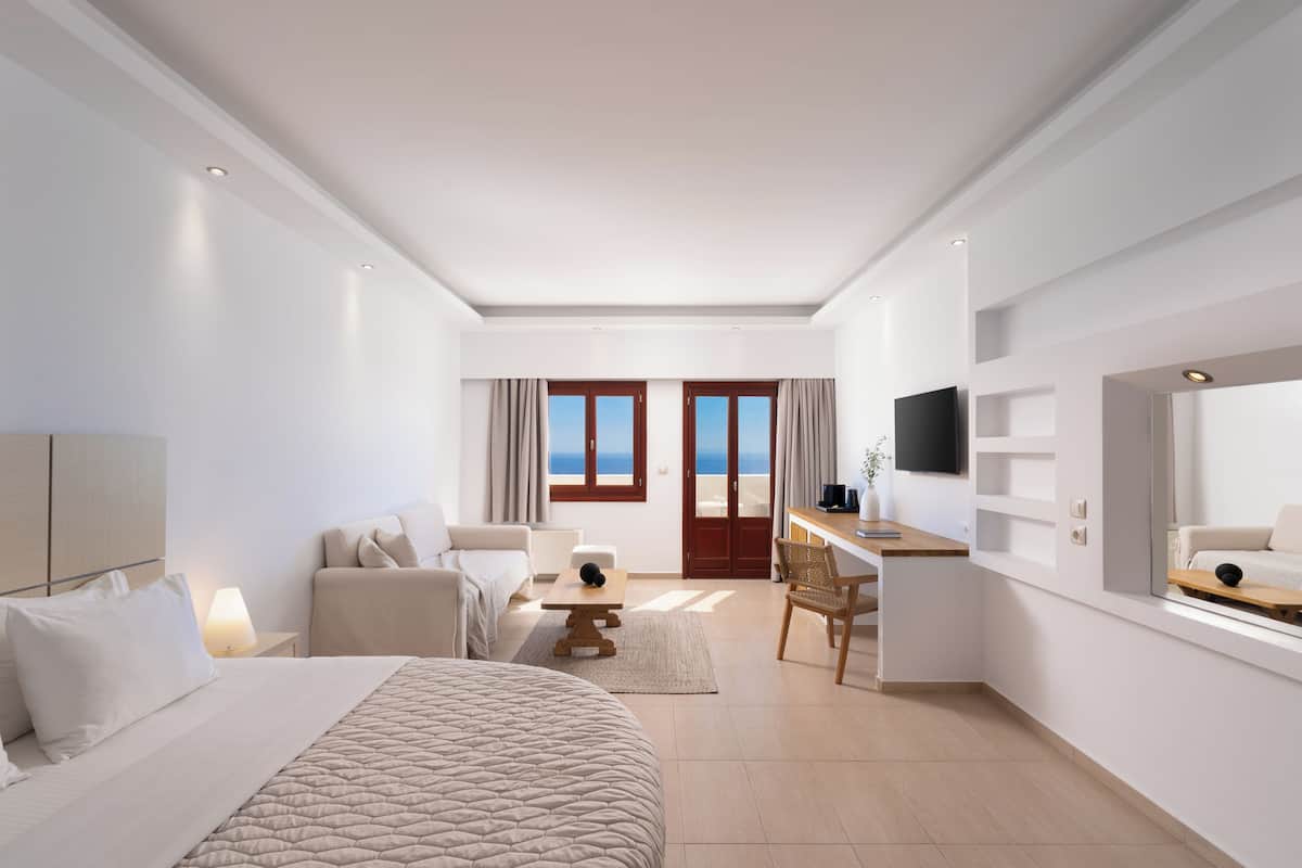 honeymoon suite, outdoor jetted tub | 1 bedroom, in-room safe, individually decorated, individually furnished