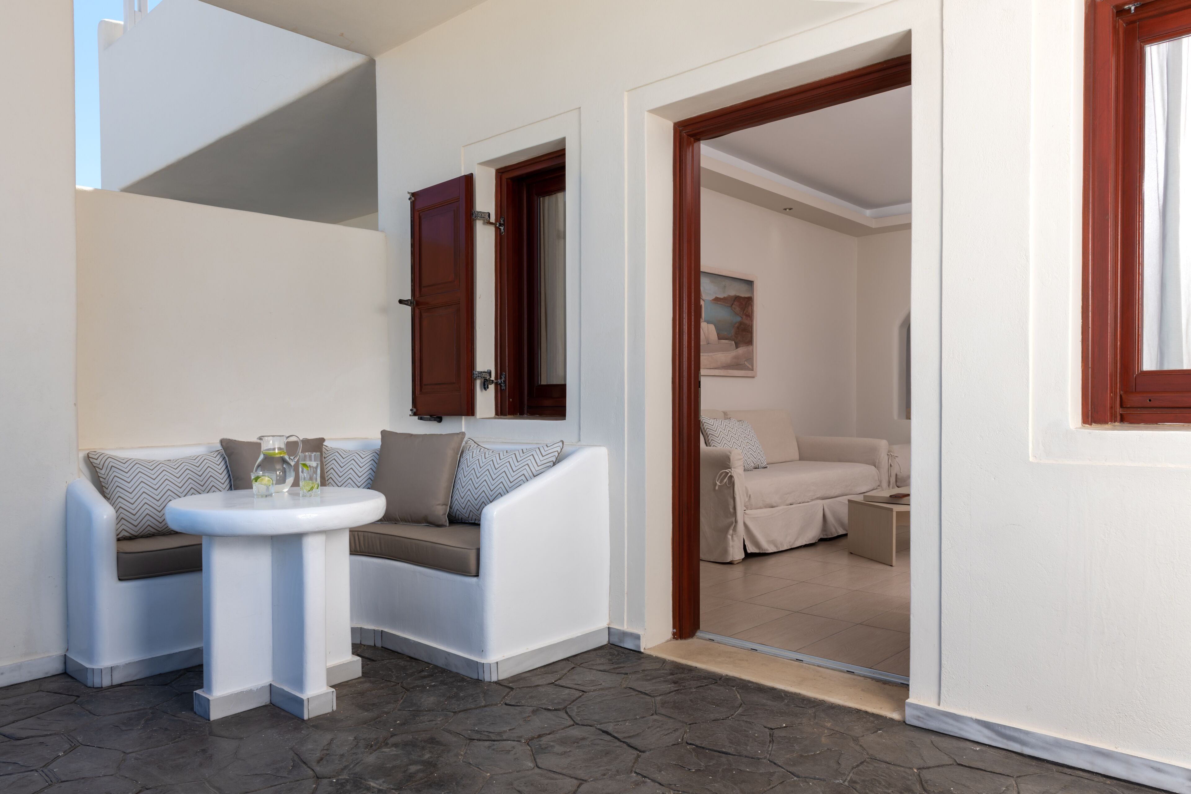 suite, jetted tub | terrace/patio