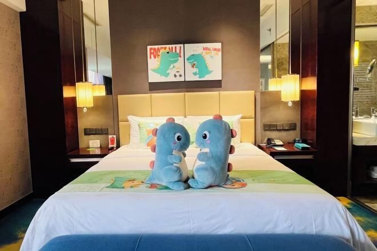 Bar mini, peti besi dalam bilik, katil bayi/kot, jam penggera 