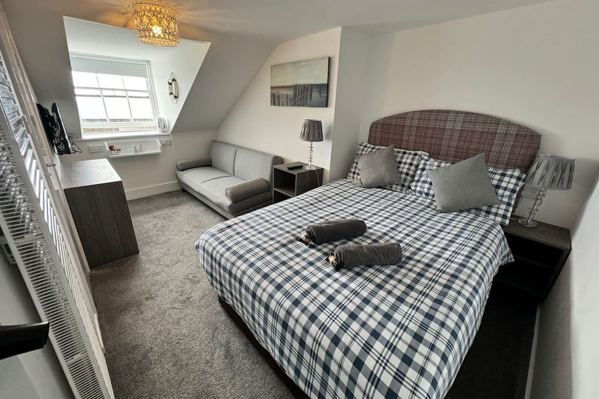 Bronze Double + Extra Sofa Bed | Individueel gedecoreerd, individueel gemeubileerd
