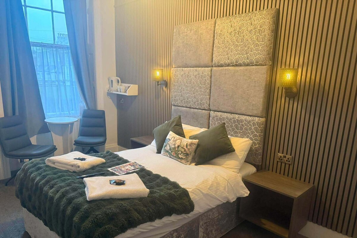 Silver Double | Iron/ironing board (on request), WiFi (free), individually decorated