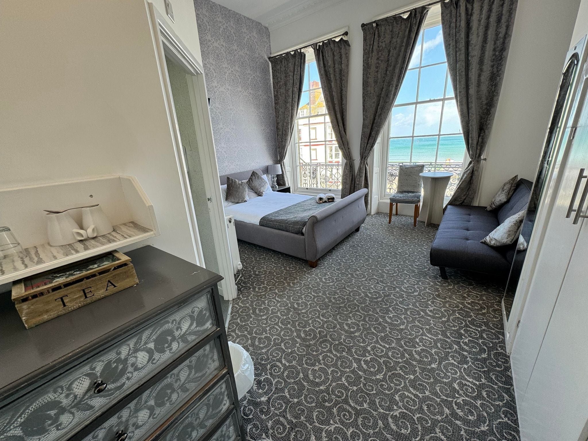 Gold Seaview Double + Sofa Bed