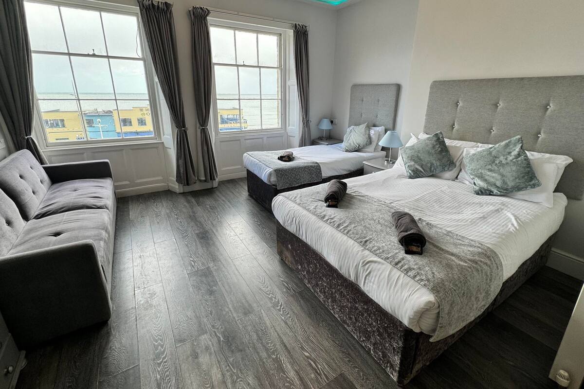 Gold Seaview Family of 3 + Sofa Bed | 熨斗/熨衣板、免費無線上網、獨特裝潢、布置獨特