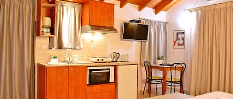 Studio supérieur | Cuisine privée | Réfrigérateur, surface de cuisson, cafétiÚre à espresso