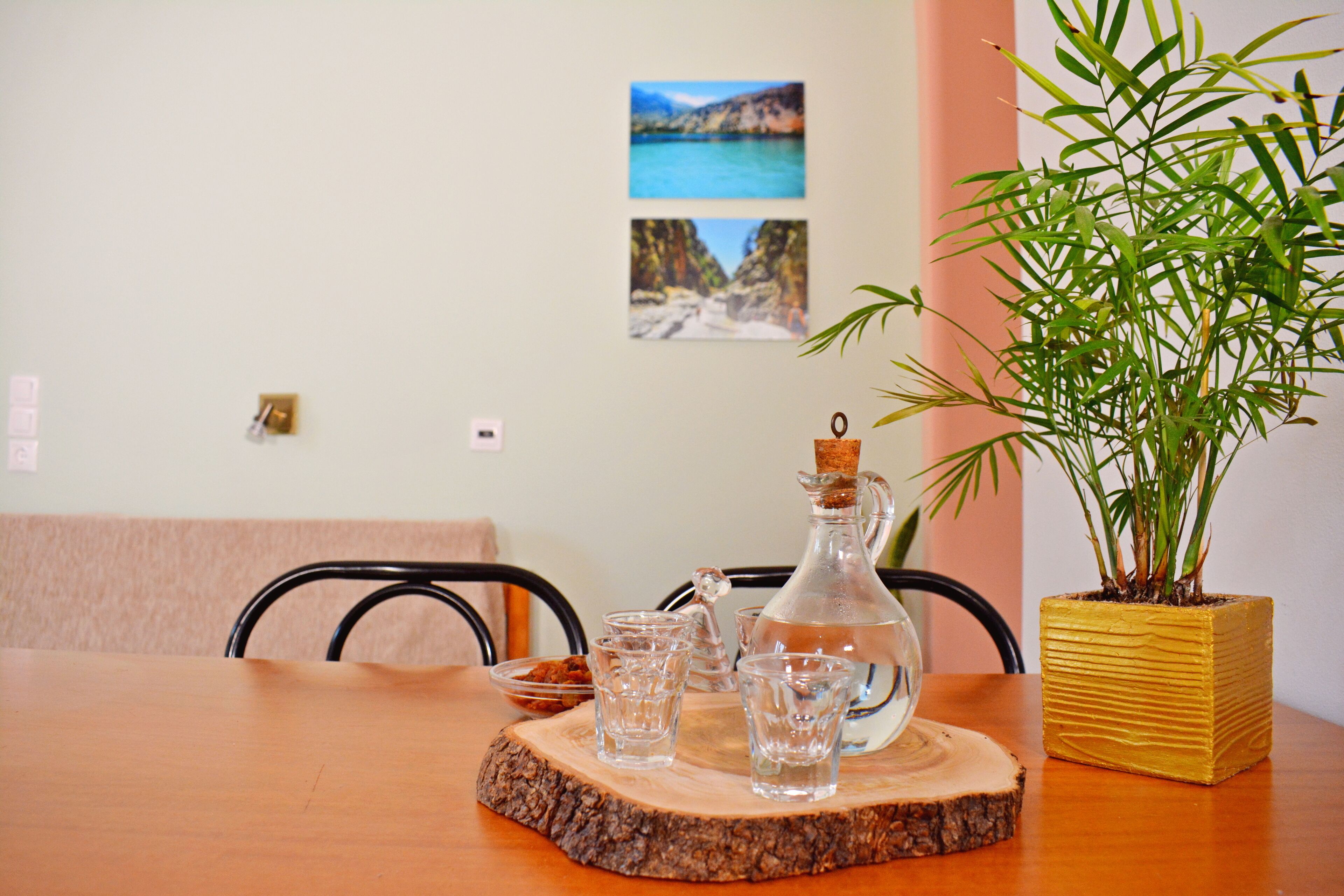 高級公寓 | 起居區 | 32-吋平面電視、衛星頻道、LED 液晶電視、書籍