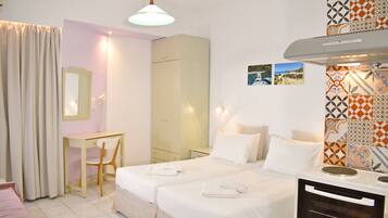 Premium bedding, in-room safe, individually decorated