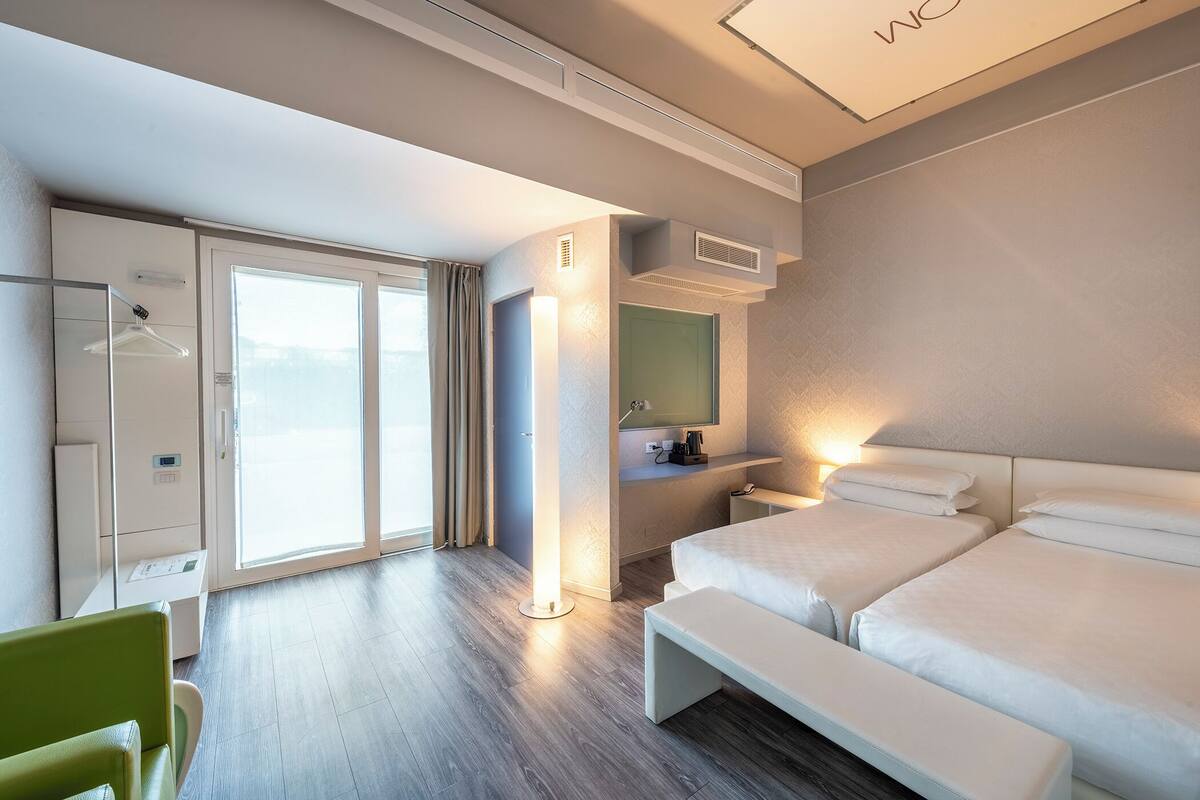 Premium bedding, down duvets, minibar, in-room safe