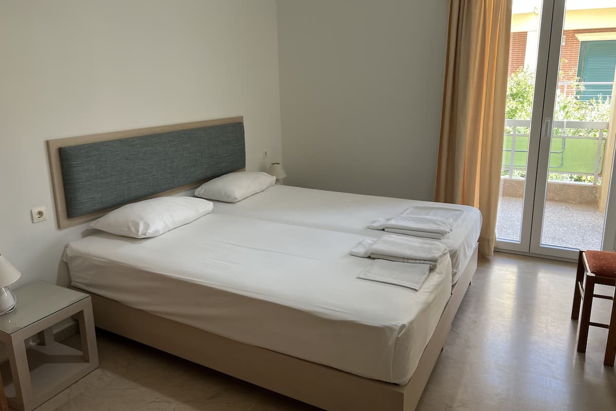 Appartement, 2 chambres | Coffres-forts dans les chambres, rideaux occultants, draps fournis