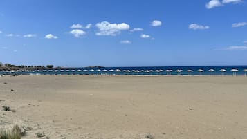 Una spiaggia nelle vicinanze