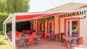 Outdoor dining - As'Appart (Artenay)