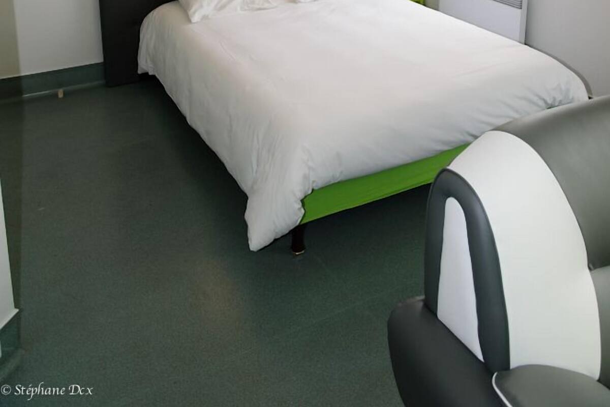 Individually furnished, desk, soundproofing, iron/ironing board