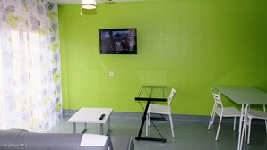 Flat-screen TV - As'Appart (Artenay)