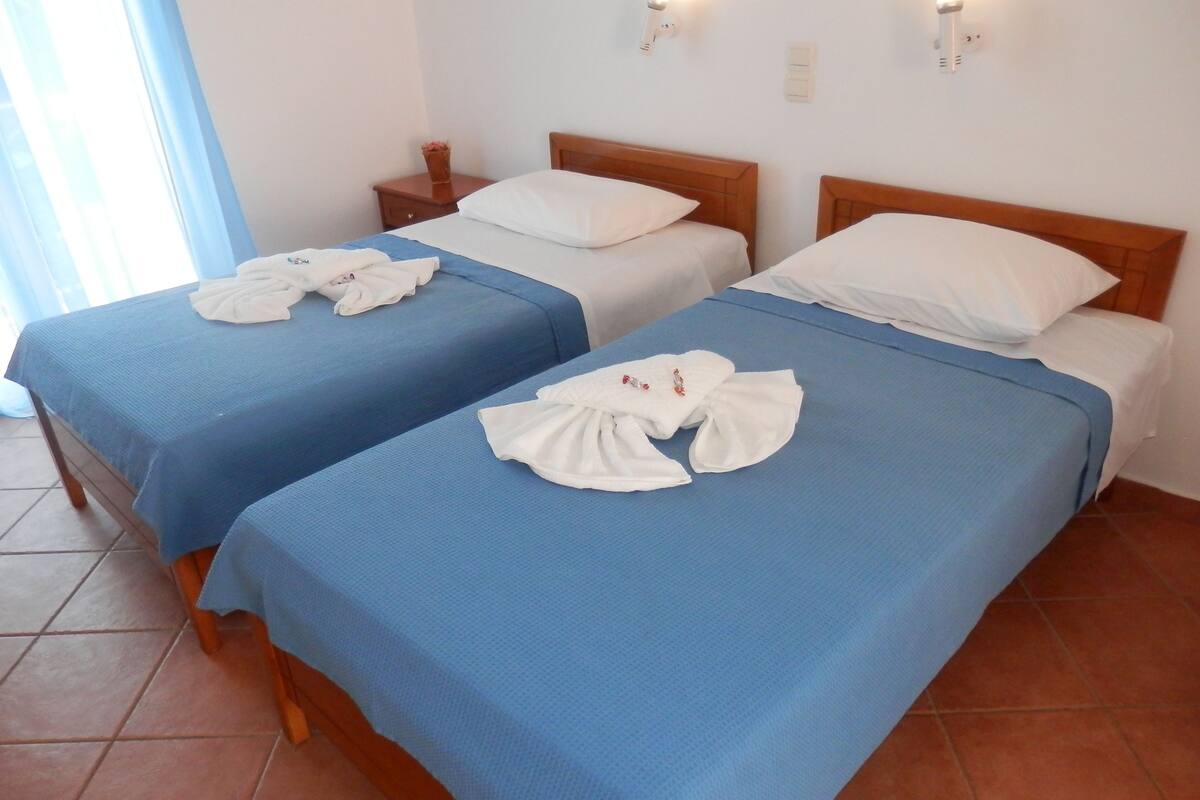 Studio, Sea View | In-room safe, desk, soundproofing, iron/ironing board