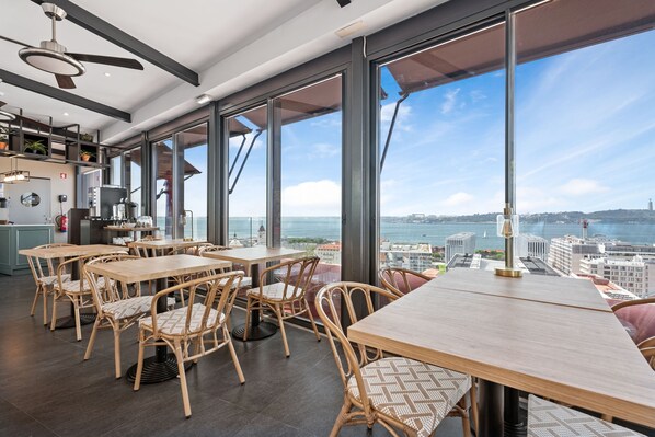 Free daily local cuisine breakfast - Monte Belvedere Hotel by Shiadu (Lisbon)