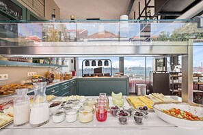 Tägliches inbegriffenes einheimisches Frühstück