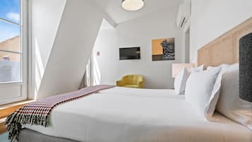 Double Room with View | 1 bedroom, hypo-allergenic bedding, minibar, in-room safe