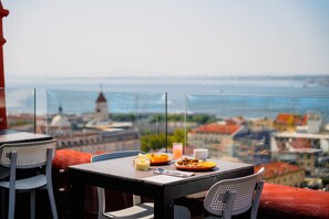 Rooftop terrace - Monte Belvedere Hotel by Shiadu (Lisbon)