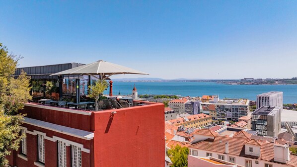 Rooftop terrace - Monte Belvedere Hotel by Shiadu (Lisbon)