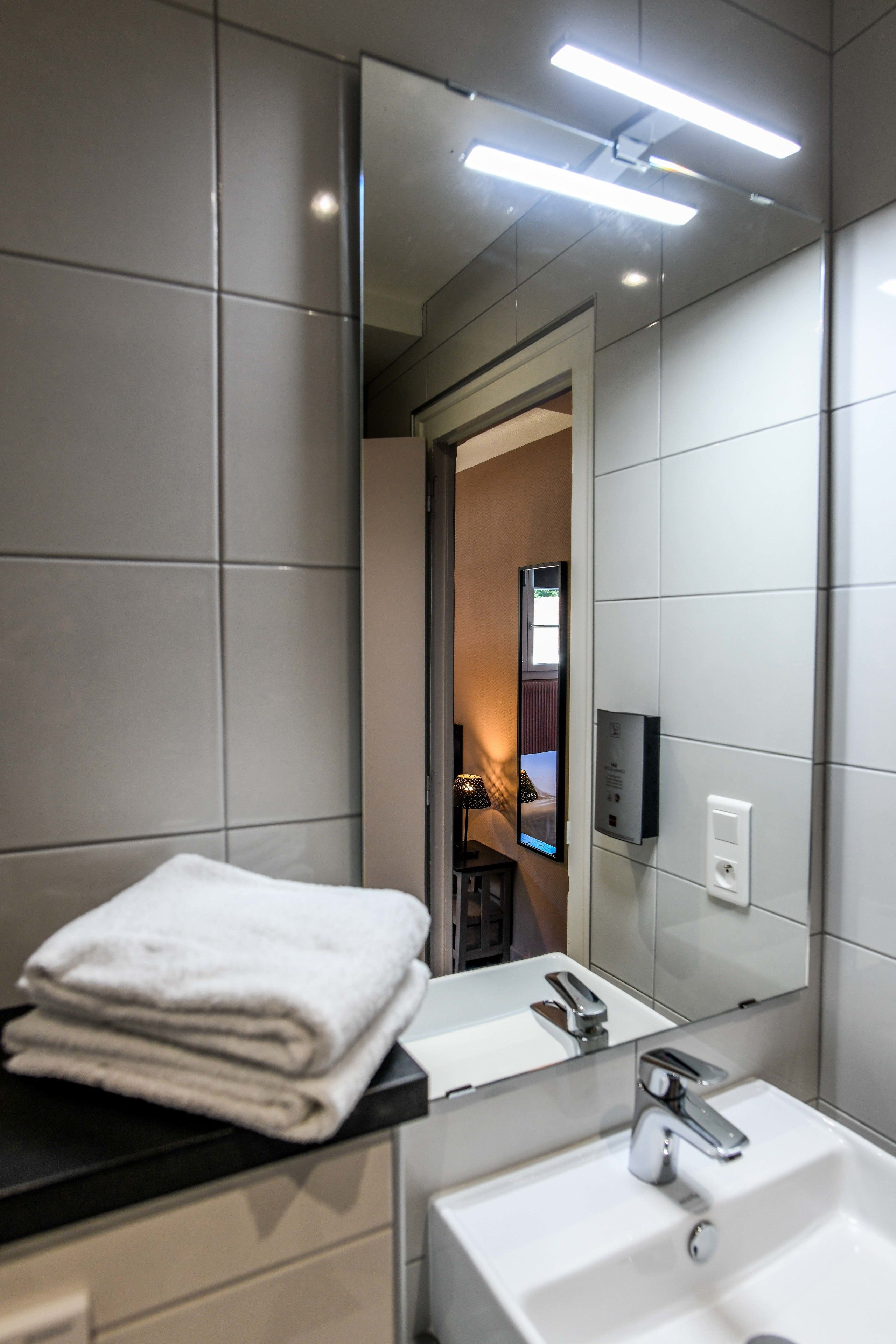 free toiletries, towels