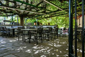 Lunch and dinner served, local cuisine